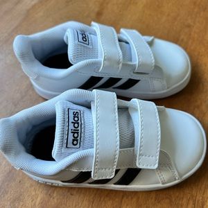 New Adidas toddler Grand Court Shoes size 7